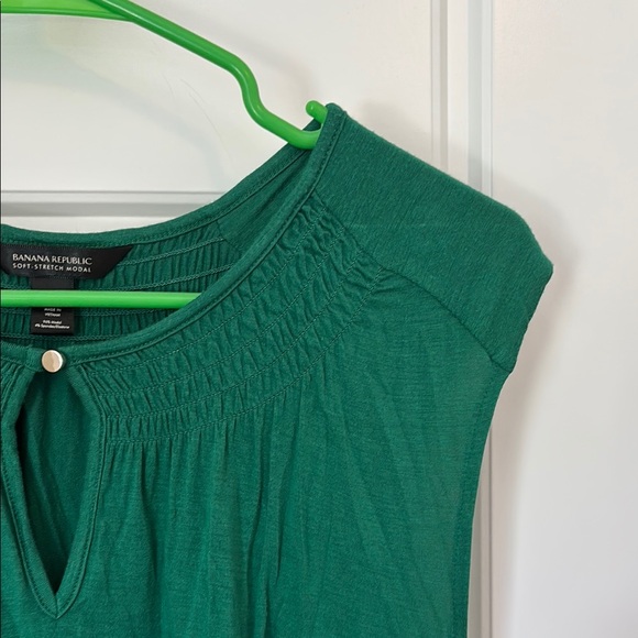Banana Republic Green Pleated Sleeveless Top - Picture 6 of 10
